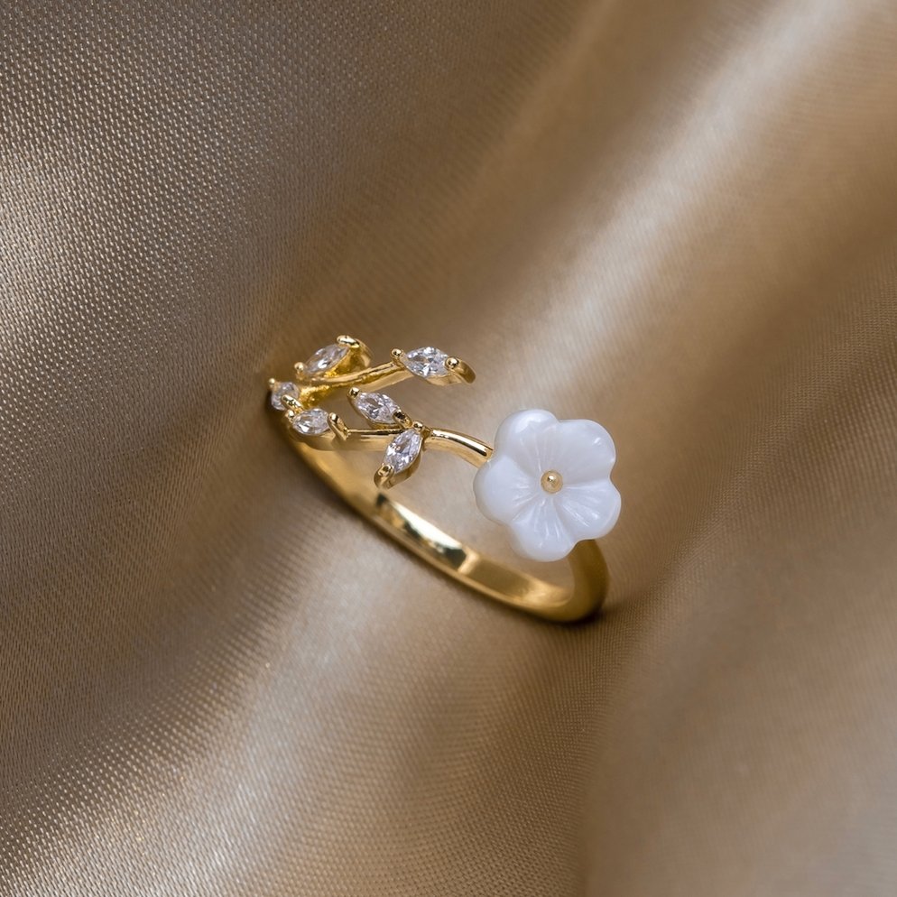 Sweet, Fresh-style Shell-flower Ring With An Adjustable Opening