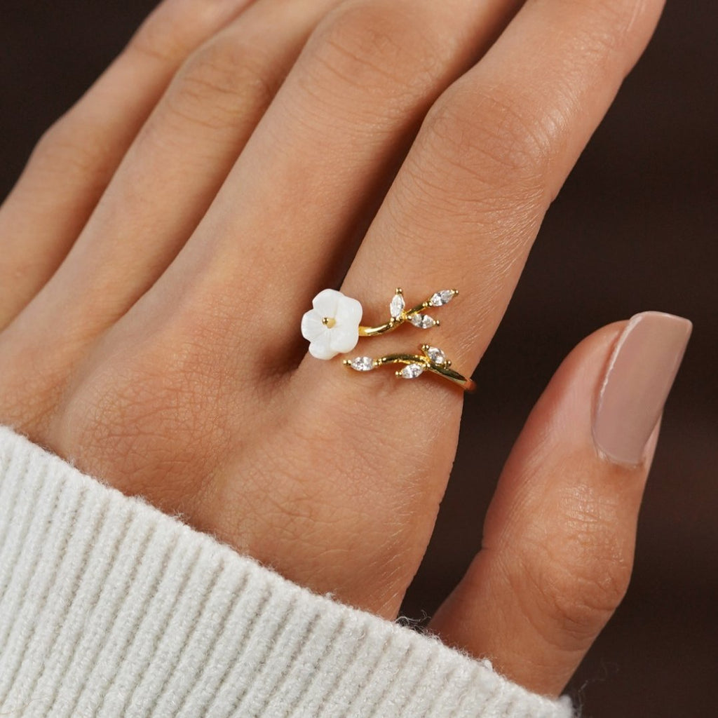 Sweet, Fresh-style Shell-flower Ring With An Adjustable Opening