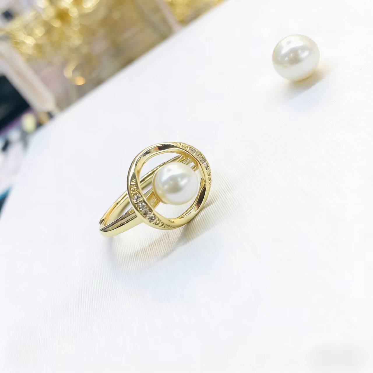 French-style Vintage Light-luxury Ring With A Delicate Openwork Design