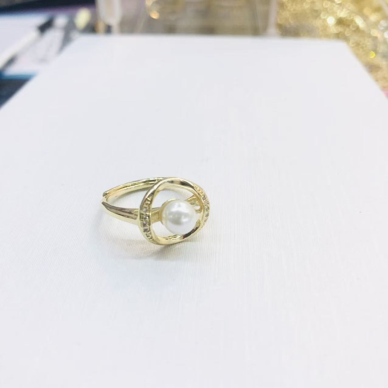 French-style Vintage Light-luxury Ring With A Delicate Openwork Design