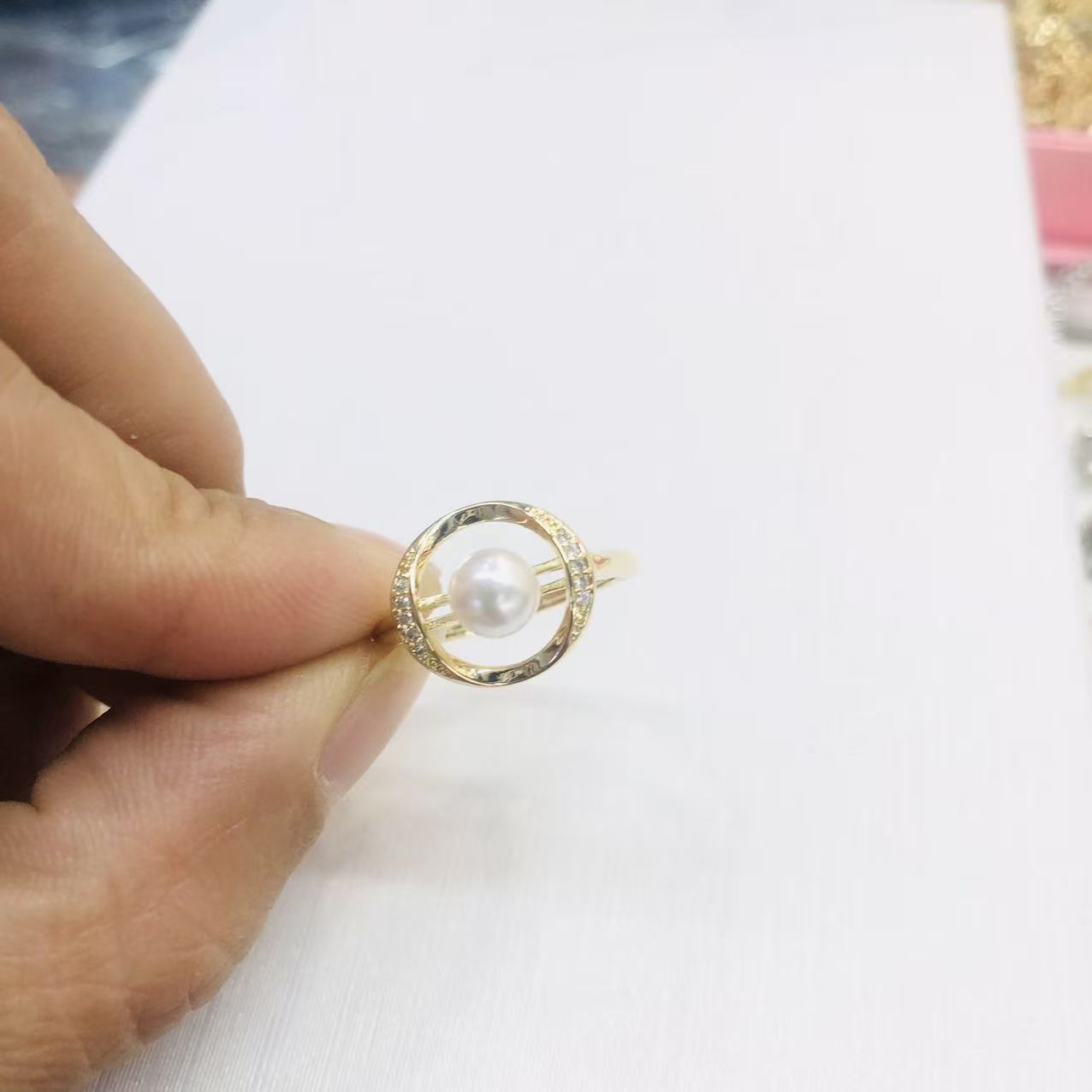 French-style Vintage Light-luxury Ring With A Delicate Openwork Design